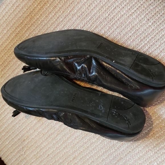 Authentic Prada tassle leather flats - Picture 3 of 4